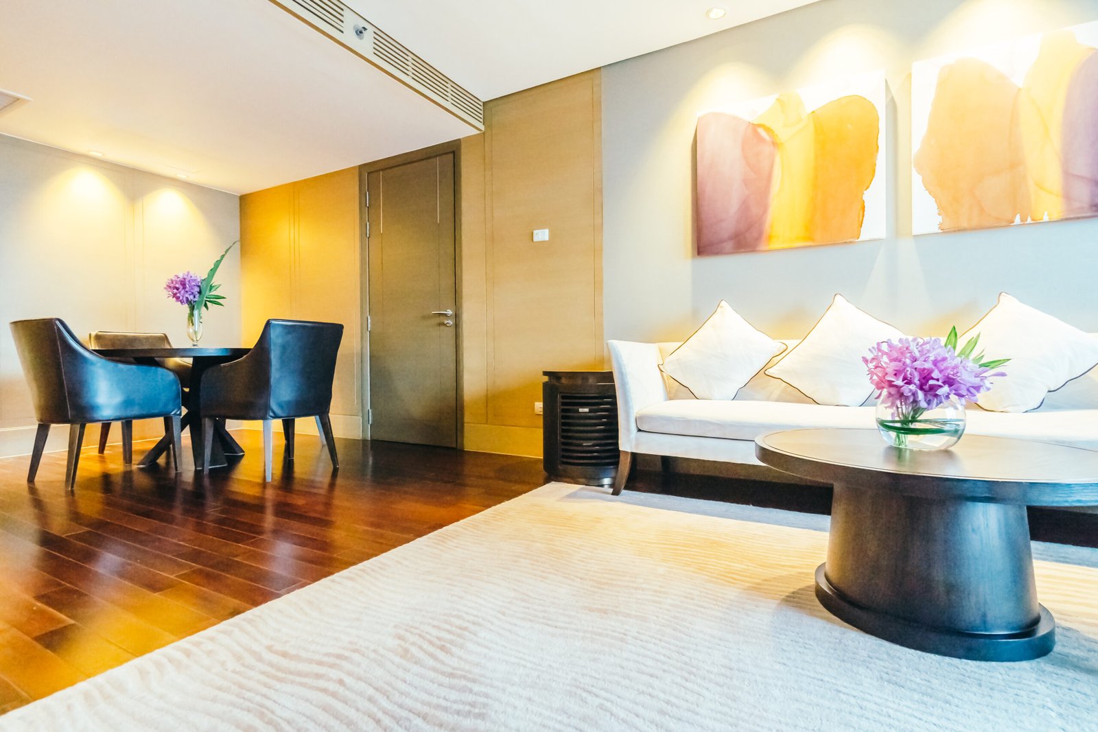 BANGKOK, THAILAND - AUGUST 12 2016: Beautiful luxury living room interior decoration in Hotel
